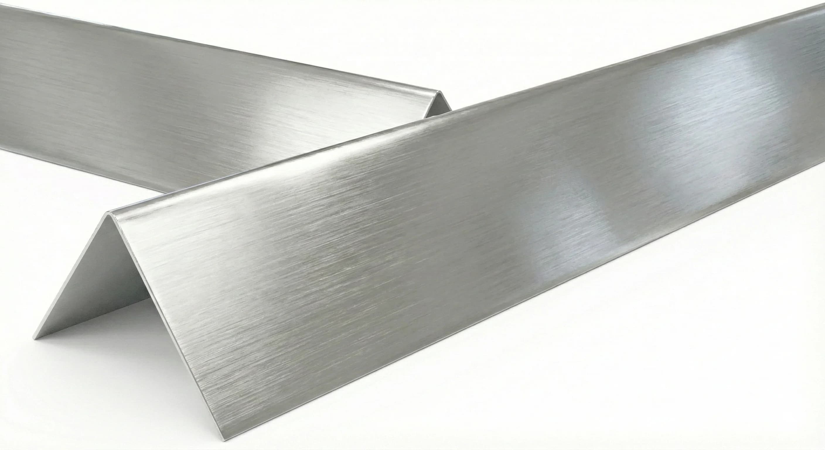 نبشی3*3نقره ای خشدار ضخامت0.6 میلیمتر304